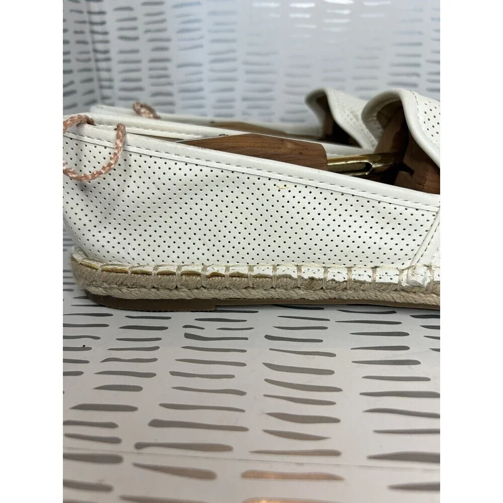 Time And Tru White Perforated Closed‎ Toe Espadrilles Women’s Size 9